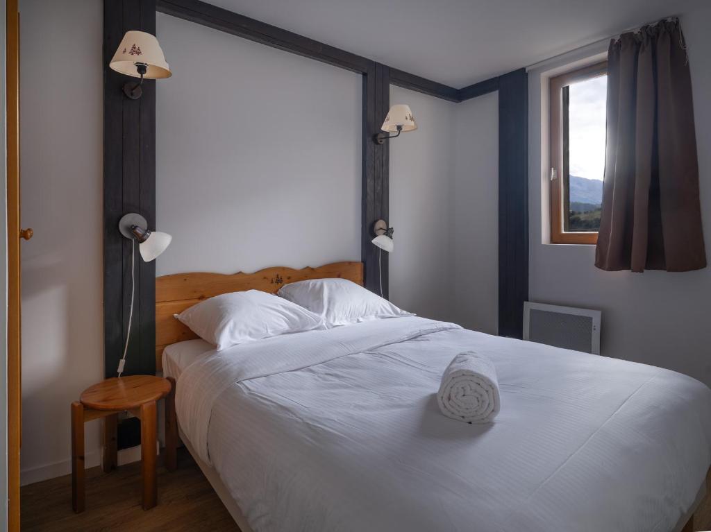 Free HTML5 Bootstrap Template by FreeHTML5.co